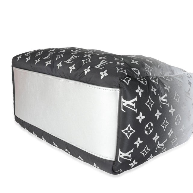 Textile Frost Nylon Monogram Gradient LV Snow Onthego MM For Sale - Image 7 of 9