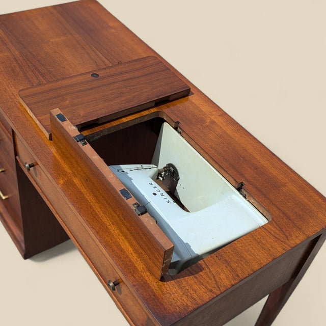 Mid-Century Modern 1966 Singer Slant-O-Matic 600 Sewing Machine in Mid-Century Wood Cabinet For Sale - Image 3 of 18