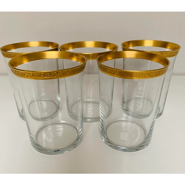 Elegant 1930s Art Deco juice glasses with a 18k gold swirly band on the rim. Versatile, little set of glasses, in France...