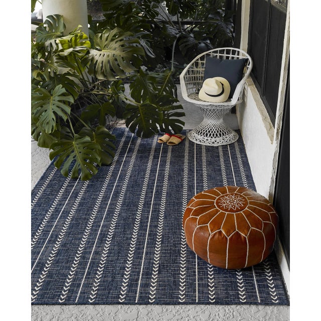 Textile Momeni Contemporary Indoor/Outdoor Riviera Jaunt Rug in Navy, 2'7" x 7'6" Runner For Sale - Image 7 of 9