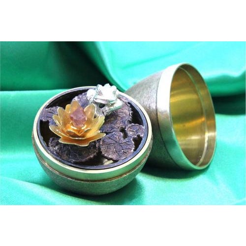 Metal Brushed Silver Egg with Golden Frog and Flower in the style of Fabergé Style For Sale - Image 7 of 7