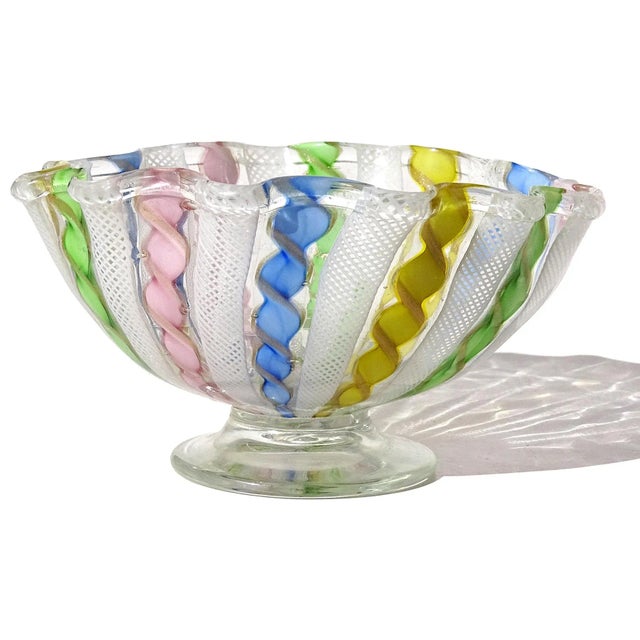 Beautiful vintage Murano hand blown twisting ribbons Italian art glass ruffle rim footed bowl. The bowl has white net...