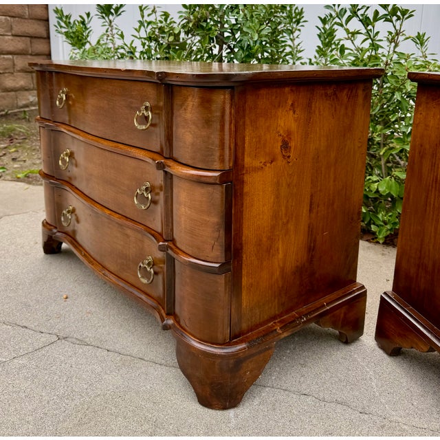 Pair of English Georgian Chippendale Style Serpentine Front 3-Drawer Nightstands For Sale - Image 12 of 16