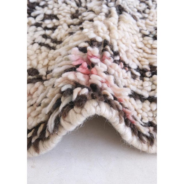 This rare vintage Marmoucha rug from the 1980s embodies the spirit of the Atlas Mountains, where tradition and artistry...