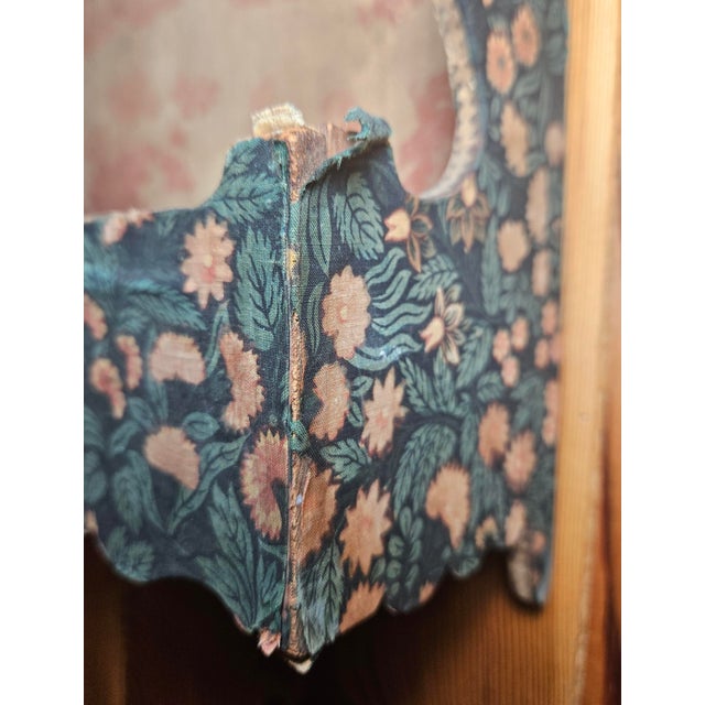 Small French Estanier, With Scalloped Edging and Hand Painted Trim For Sale - Image 15 of 17