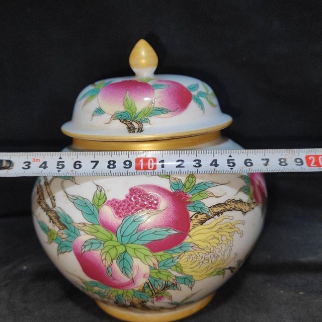 Chinese Pair of Chinese Famille Rose Porcelain Covered Jars With Peach & Finger Citron Motif For Sale - Image 3 of 9