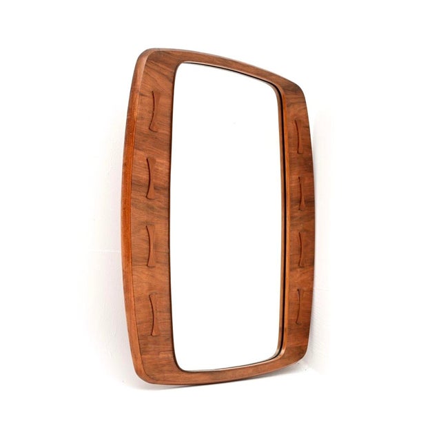 A smart and stylish Art Deco walnut mirror. This was made in England, it dates from around the 1930-50’s. It is of superb...