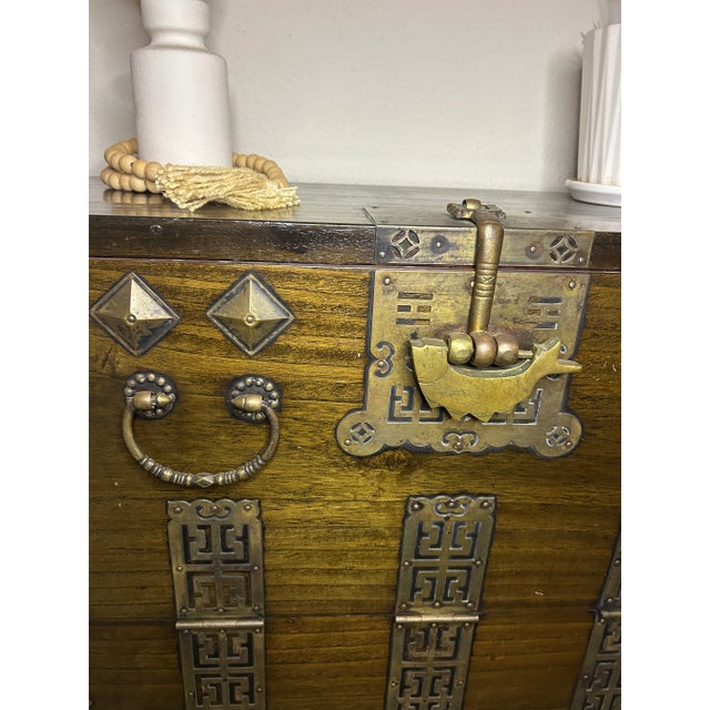 Antique Korean Bandaji With Ornate Brass Hardware & Rare Working Fish Lock For Sale - Image 4 of 18