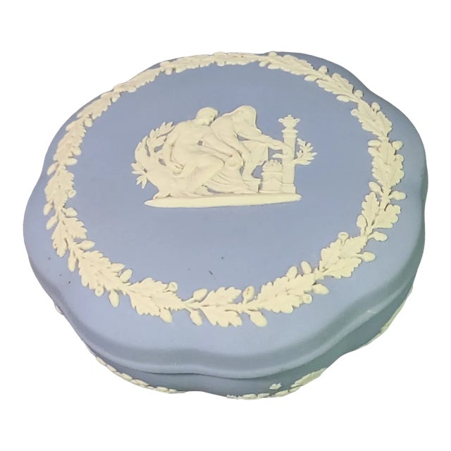 Mid 20th Century Vintage Blue English Wedgwood Jasperware Neoclassical Scene Covered Box For Sale