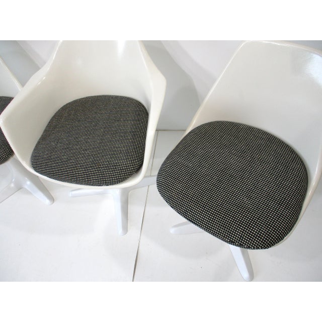 White Mid Century Tulip Table and Chairs Set by Burke in the Style of Saarinen For Sale - Image 8 of 16