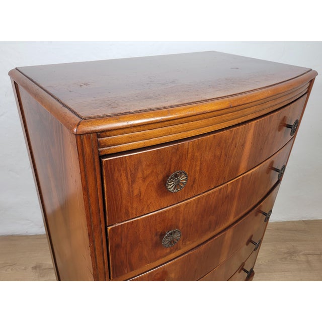 Vintage English Bow Front Chest of Drawers in Walnut, 1960s For Sale - Image 6 of 17