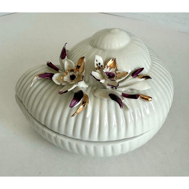 1960s Vintage Italian Capodimonte Porcelain Shell Trinket Box With Plum & Gilt Flowers For Sale - Image 5 of 10