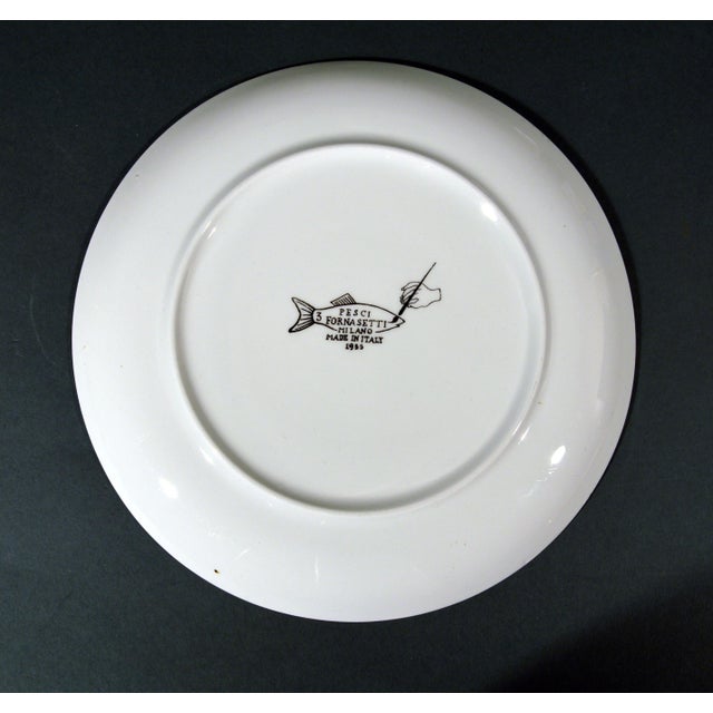 Mid 20th Century Piero Fornasetti Pesci Fish Plates, Numbers 2 and 3, a Pair For Sale - Image 5 of 5