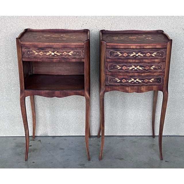 20th Century Pair of Marquetry Darkness Walnut Nightstands Tables with Drawers For Sale - Image 17 of 18