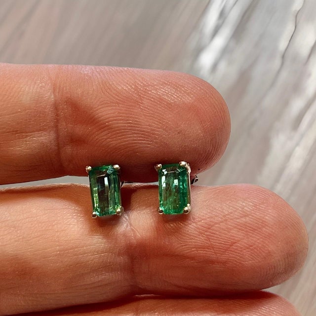 Natural Emerald Stud Earrings 14k White Gold 1.25 Cts Certified For Sale - Image 4 of 8