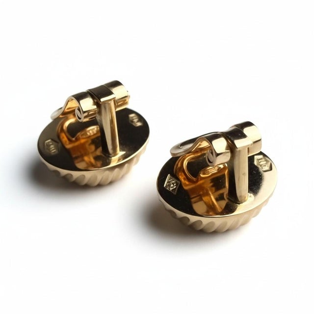 Metal 18k Yellow Fluted Gold Lever Back Ear Clips 0.60 Inch by 0.50 Inch, Pair For Sale - Image 7 of 10