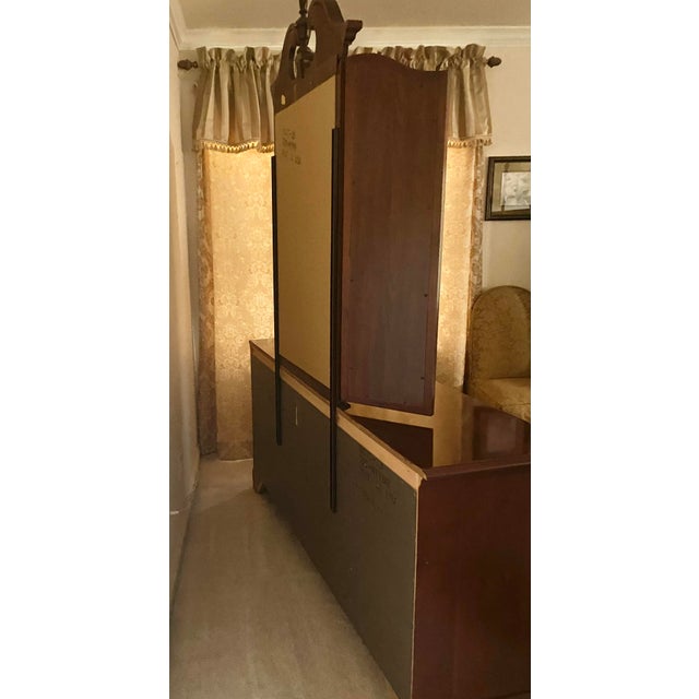 Late 20th Century Broyhill Premier "Ethan Allen Style" Cherry Wood Triple Dresser & Triptych Split Swan-Neck Pediment Top Mirror Mint Condition For Sale - Image 11 of 18
