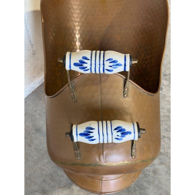 1960s Hammered Copper Firewood Holder With Ceramic Handles Vintage Mid-Century Modern 1960s For Sale - Image 5 of 11