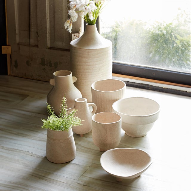 Kenneth Ludwig Chicago Recycled Paper Chalk Vase 7.5"H For Sale - Image 4 of 5