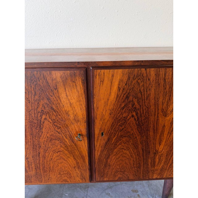 Mid Century Danish Rosewood Sideboard by Poul Hundevad – Vintage Scandinavian Storage Cabinet For Sale - Image 10 of 10