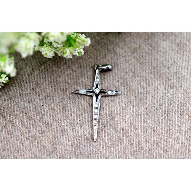 Pendant in 19.2k White Gold with Diamonds For Sale - Image 5 of 6