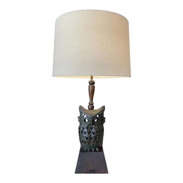 Vintage Mid-Century Sculptural Cast Metal Owl Table Lamp With Walnut Base For Sale