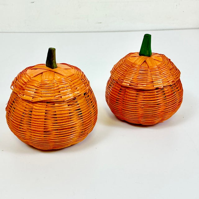 1970s 1970s Vintage Boho Chic Americana Arts & Crafts Small Wicker Pumpkin Baskets - A Pair For Sale - Image 5 of 10