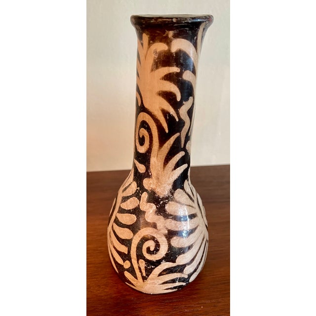 Early 20th Century Vintage Honduran Lenca Pottery Vase For Sale - Image 5 of 7