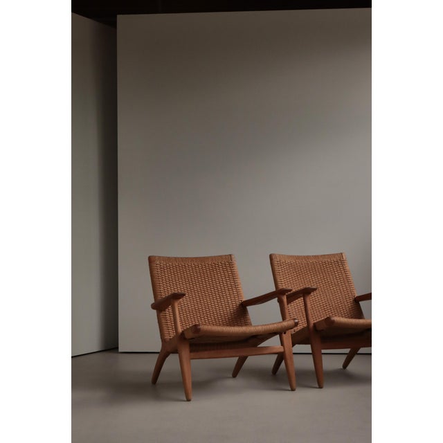 Early Edition CH25 Lounge Chairs in Oak and Papercord by Hans J. Wegner, 1960s, Set of 2 For Sale - Image 4 of 18