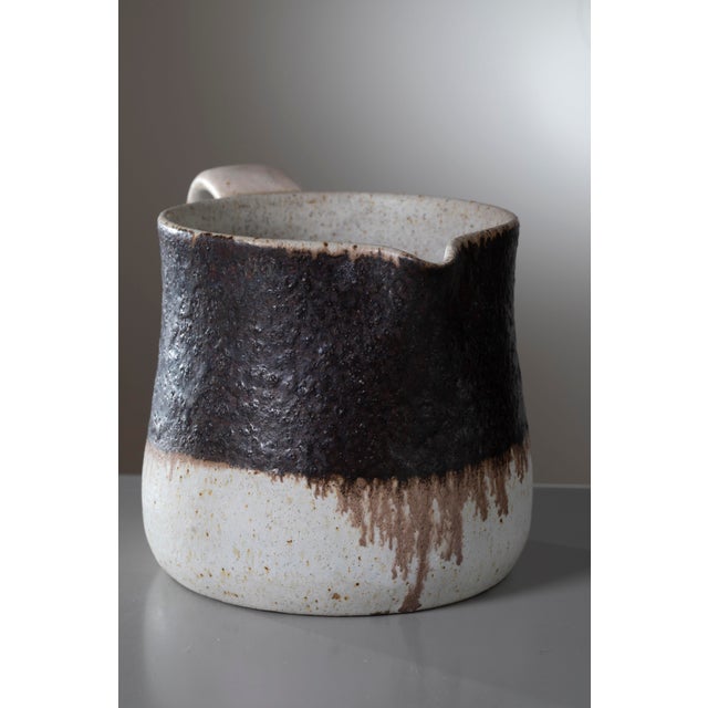1960s Minimalist Stoneware Pitcher by Bruno Gambone, Italy, 1960s For Sale - Image 5 of 10