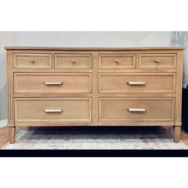 Ecru Henredon : Beautifully Refinished Vintage 8-Drawer Dresser For Sale - Image 8 of 8