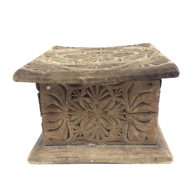 Early 20th Century Antique American Pioneer Chip Carved Wood Box For Sale - Image 5 of 13