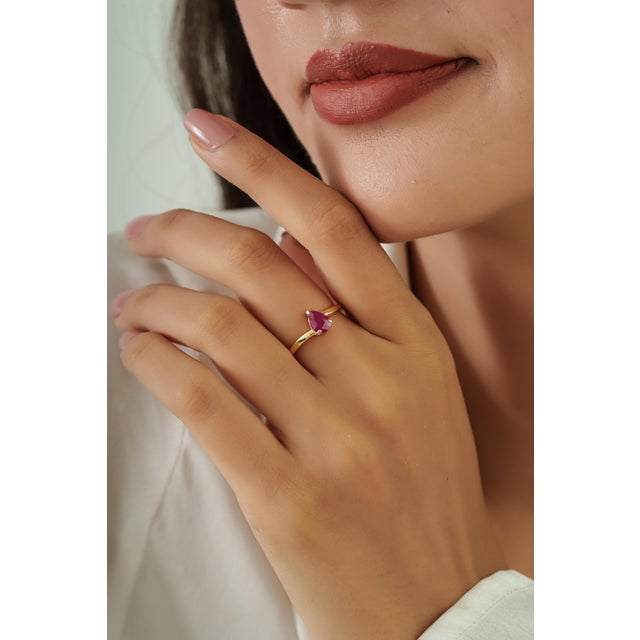 Estate Pear-Shaped Natural Ruby Solitaire Ring Size 6 in 14k Yellow Gold For Sale - Image 11 of 16