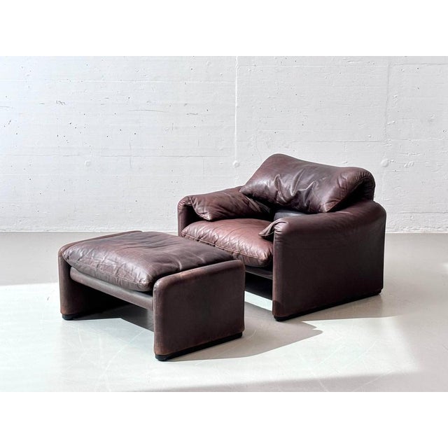 Set of Maralunga Armchair and Ottoman in Leather by Vico Magistretti for Cassina, Italy, 1970s For Sale - Image 18 of 18