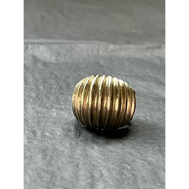 Vintage Silver Fluted Dome Ring With Stretchy Band, Circa 1990s, Size 7 For Sale - Image 6 of 7
