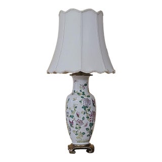 Vintage Chinoiserie Famille Rose Porcelain Floral & Butterfly Table Lamp For Sale