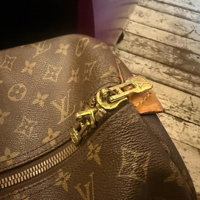 Late 1990s Excellent Condition Chanel Smooth Black Leather Tote Bag For Sale - Image 16 of 16