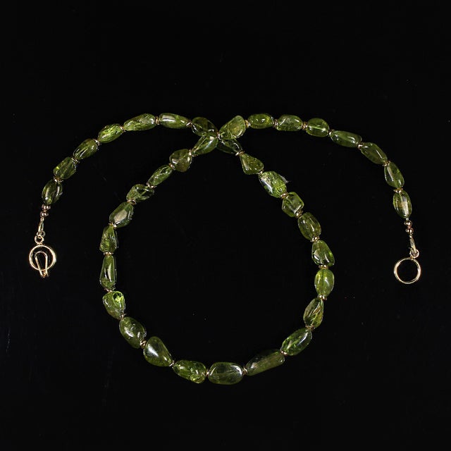 Traditional Ajd 22 Inch Peridot Smooth Nugget Necklace For Sale - Image 3 of 6