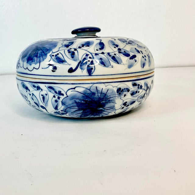 Vintage Home is pleased to offer this pretty hand-painted Chinoiserie Hollywood Regency lidded box. The round design is...