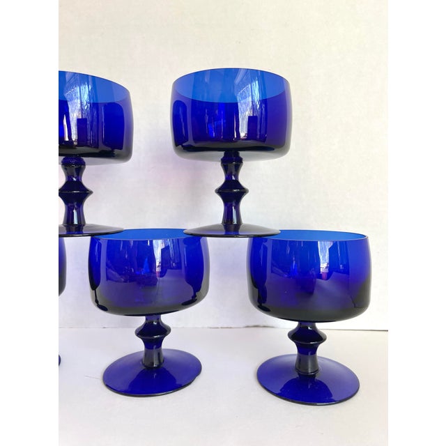 Nils Trautner for Nybro Mid-Century Modern Cobalt Blue Sculptural Stemmed Goblet Glasses, Set of 5 For Sale - Image 4 of 7