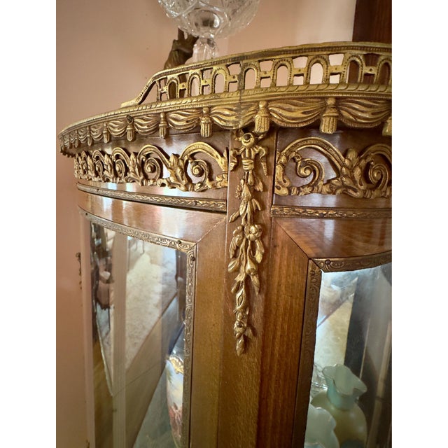 French Antique French Louis XV Style Vernis Martin Vitrine Cabinet For Sale - Image 3 of 15
