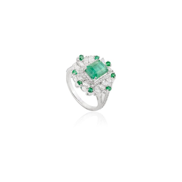 Metal 18k White Gold Princess Cut Emerald Diamond Cocktail Ring Size 5 For Sale - Image 7 of 12