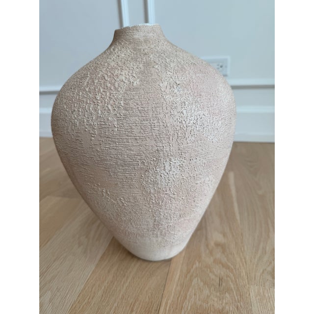 Sculptural vintage ceramic vase by Haeger, produced in the United States and retaining its original “Haeger – American...
