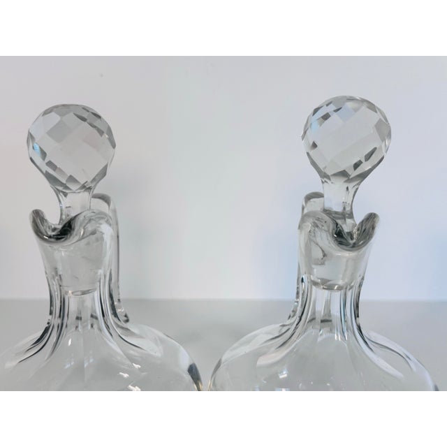 American Vintage Eapg Handblown Glass Cruets W/ Etched Philadelphia City Seal, Pair For Sale - Image 3 of 11