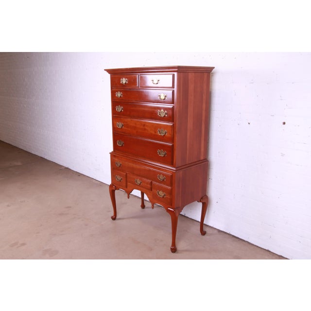 A gorgeous Queen Anne style ten-drawer highboy dresser chest By Ethan Allen, "Early American" Collection USA, Mid-20th...