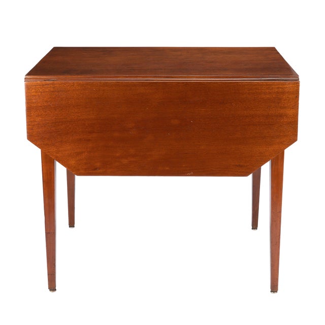 American Massachusetts Hepplewhite Mahogany Drop-Leaf Pembroke Table, 1790-1810 For Sale - Image 3 of 15