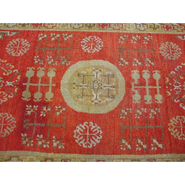 Rustic 1920s Orange Medallion Rustic Central Asian Chinese Khotan Carpet 4' X 7' Handknotted Wool Rug For Sale - Image 3 of 5