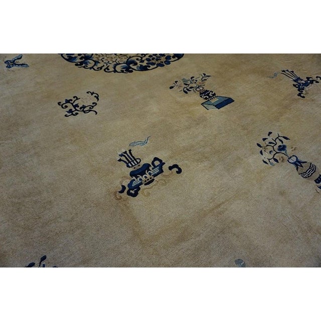 1920s Beige Field Vase Classic Greek Key Antique Chinese Peking Knotted Wool Rug For Sale - Image 4 of 10