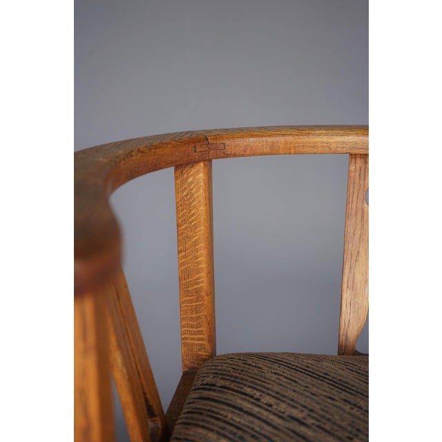 Set of Oak Corner Chairs in the style of Liberty & Co, 1920s For Sale - Image 4 of 12