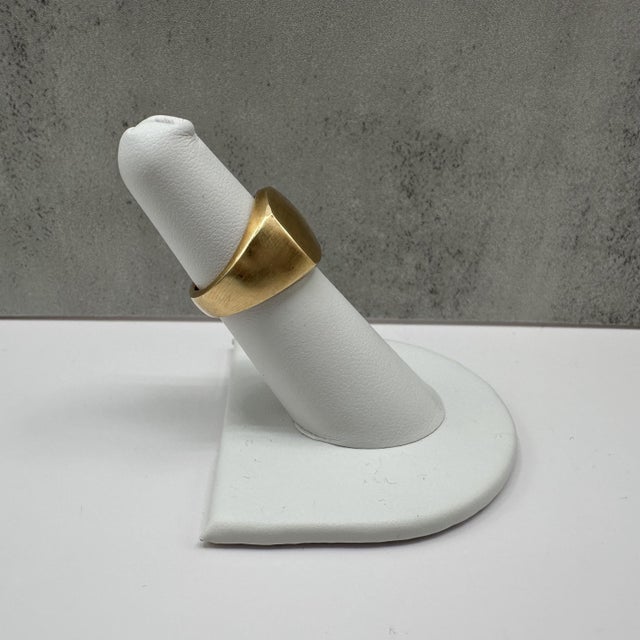 Designer David Yurman Signet Ring 18kt Yellow Gold Size 5 With Pouch For Sale - Image 4 of 7